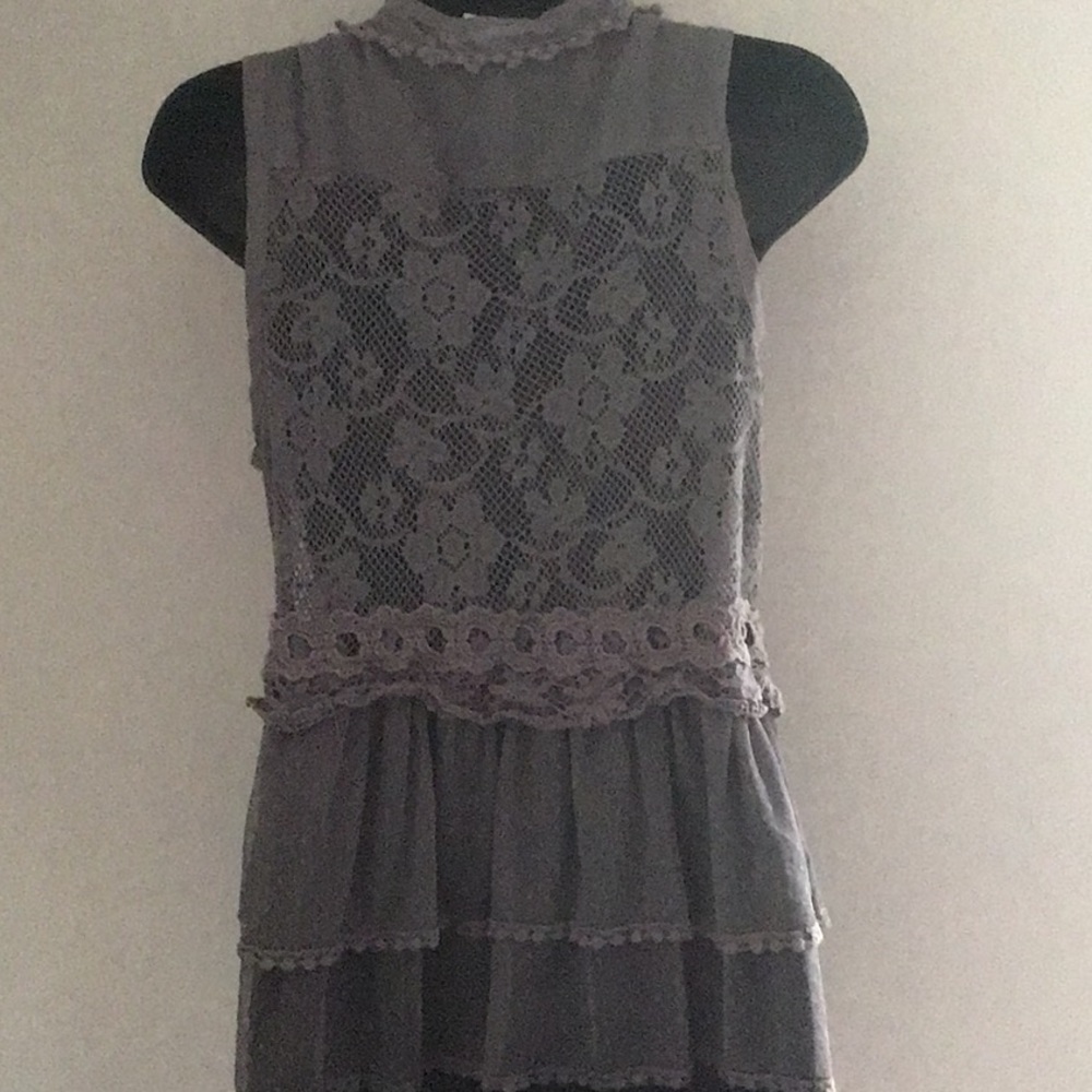 Darling Ruffle Vest - Picture 3 of 3